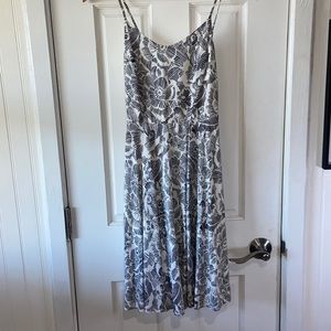 XS Old Navy cute fitted dress with zipper.
